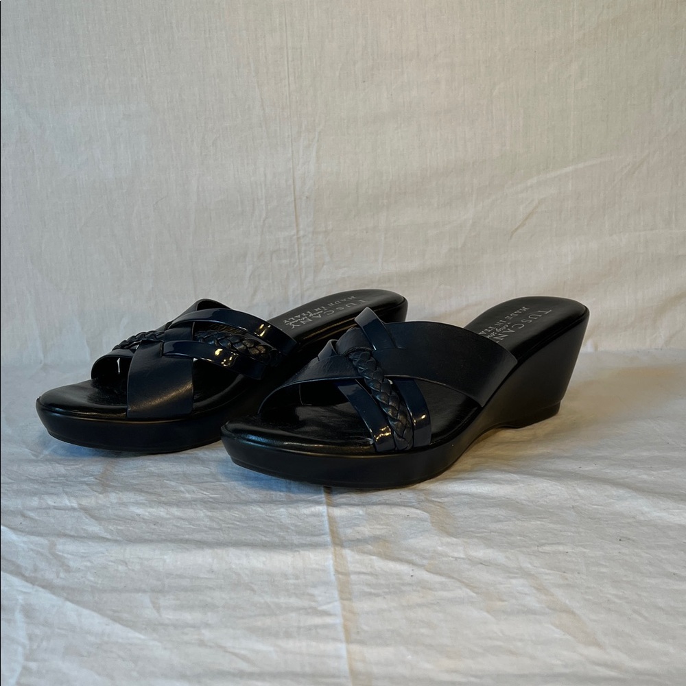 Tuscany by Easy Street~Elegant Black w/navy blue straps Wedge Sandals size 8M